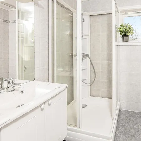 Gorgeous In Hundeidvik